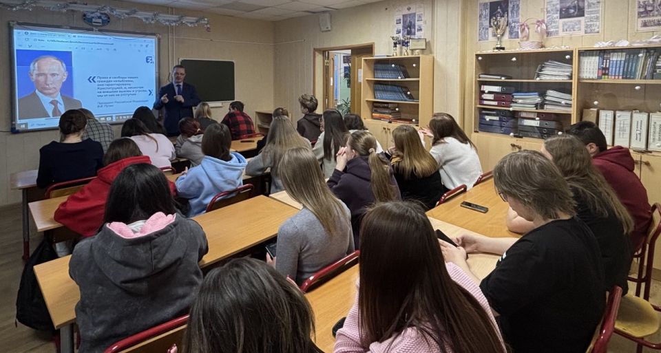 Изучение Конституции занимает особое место в правовом просвещении будущих избирателей