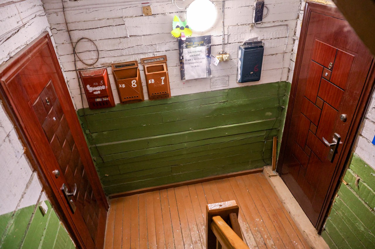 В Нарьян-Маре жители аварийного дома добиваются переселения В Нарьян-Маре жители аварийного дома добиваются переселения