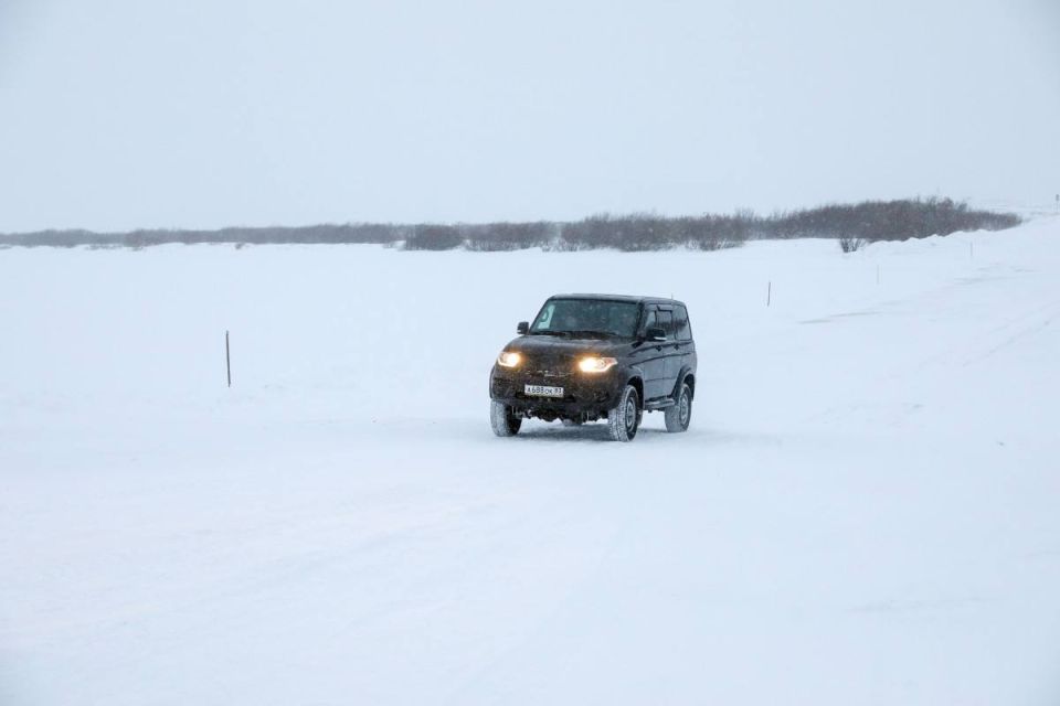 Водителям НАО напоминают: двигаться по замёрзшим рекам на автомобилях запрещено