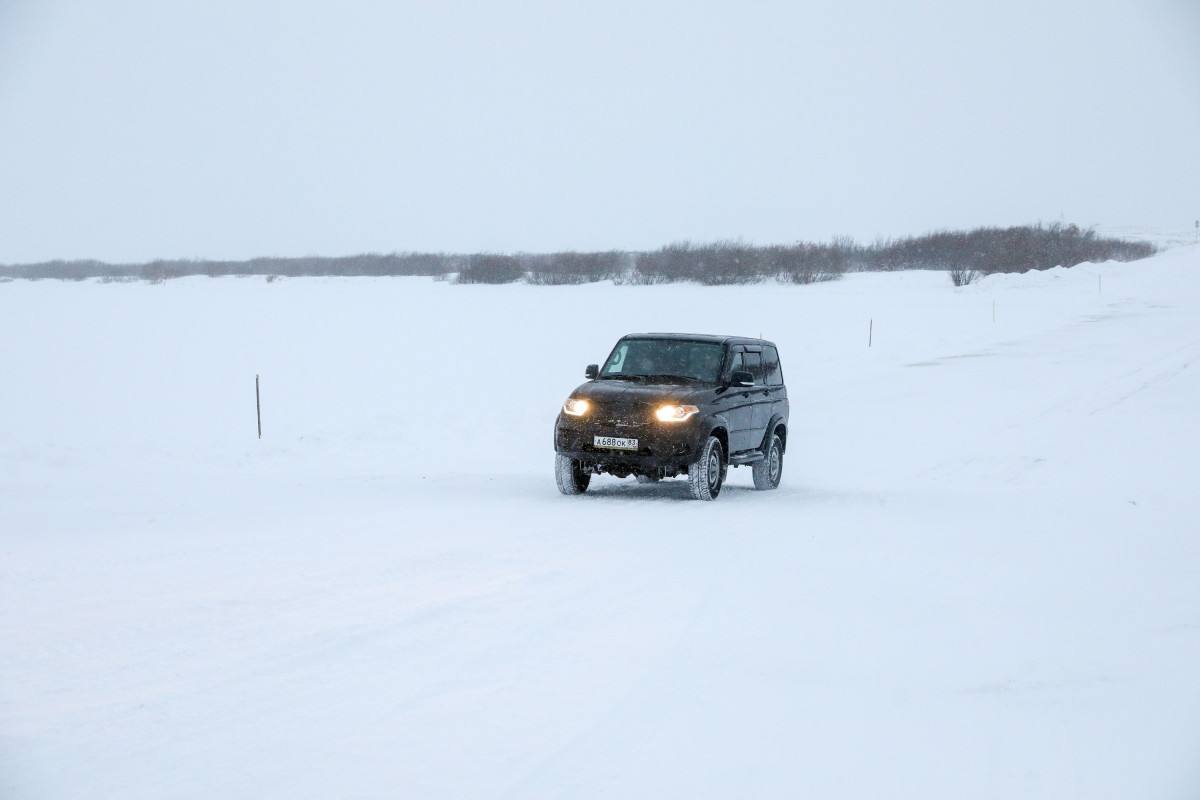 Водителям НАО напоминают: двигаться по замёрзшим рекам на автомобилях запрещено