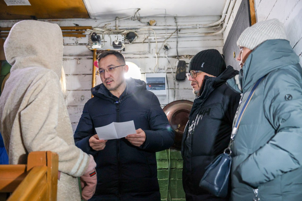 В Нарьян-Маре жители аварийного дома добиваются переселения В Нарьян-Маре жители аварийного дома добиваются переселения