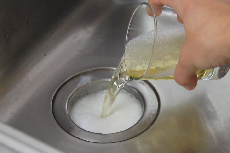 Как просто и безопасно очистить кухонную раковину: советы для каждой хозяйки