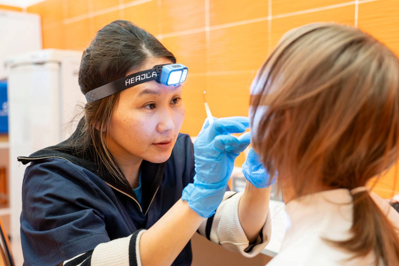 Врачи мобильной медицинской бригады работают в Тельвиске Врачи мобильной медицинской бригады работают в Тельвиске