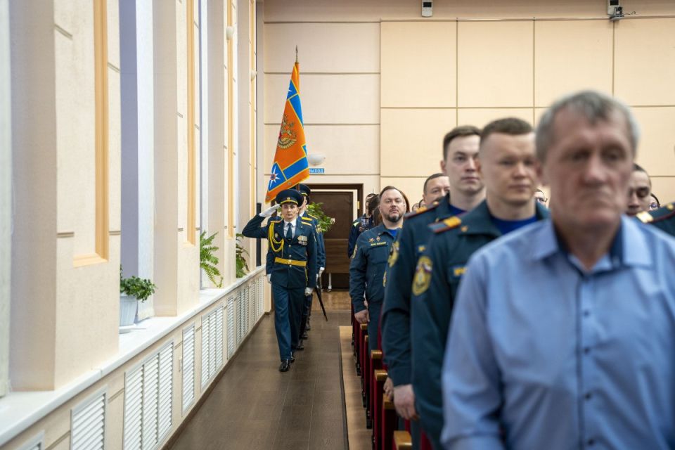 В Нарьян-Маре отметили 35-летие образования МЧС России