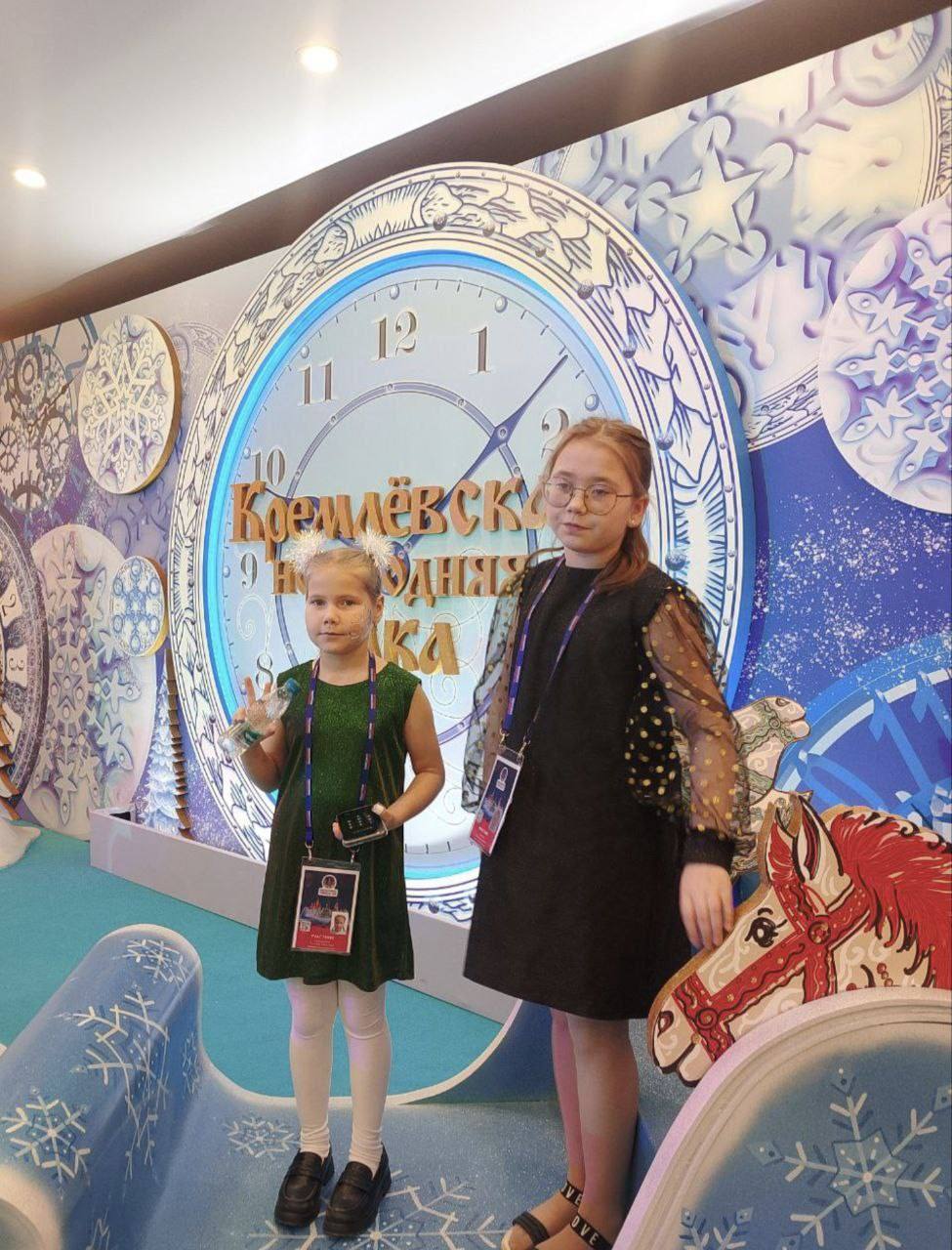 Двое детей из НАО побывали на Кремлёвской ёлке в Москве