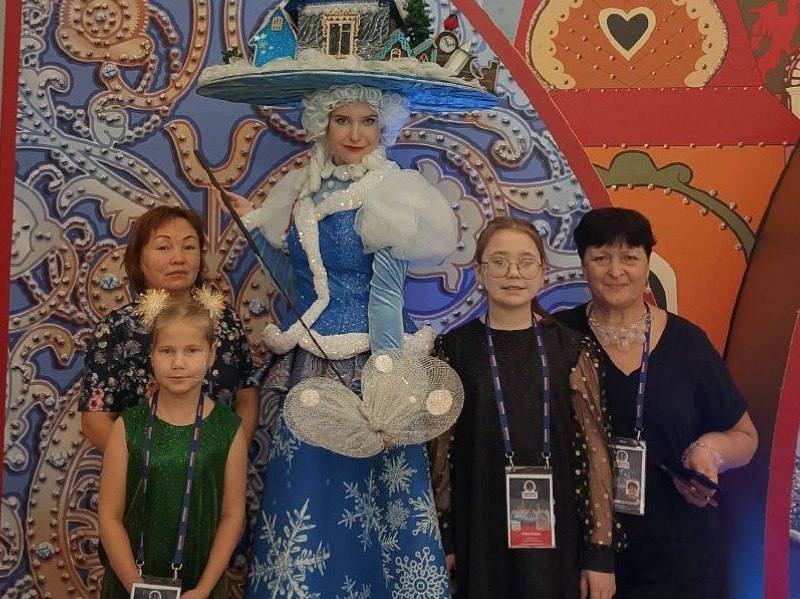 Двое детей из НАО побывали на Кремлёвской ёлке в Москве Двое детей из НАО побывали на Кремлёвской ёлке в Москве