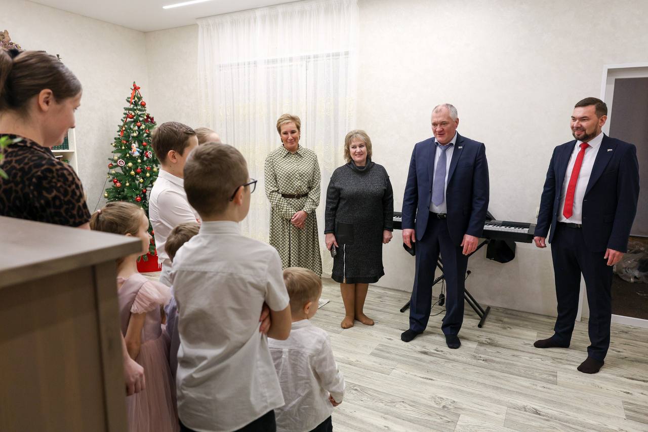 Депутат СД НАО Анатолий Курленко исполнил новогодние мечты детей из Нарьян-Мара Депутат СД НАО Анатолий Курленко исполнил новогодние мечты детей из Нарьян-Мара