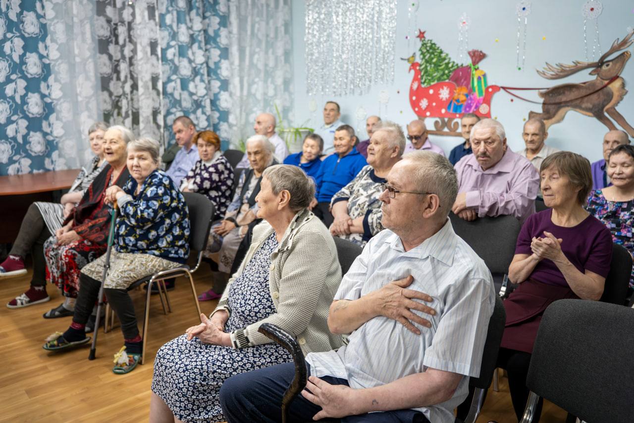 Ирина Гехт поздравила с наступающим Новым годом жителей Пустозерского дома-интерната Ирина Гехт поздравила с наступающим Новым годом жителей Пустозерского дома-интерната