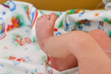 В НАО первым новорождённым 2026 года стал мальчик