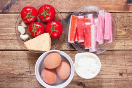 Салат из крабовых палочек: идеальное сочетание вкуса и легкости для вашего стола