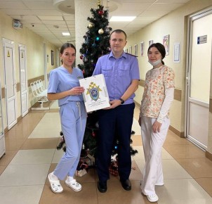 Сотрудники следственного управления передали подарки в детскую стоматологию