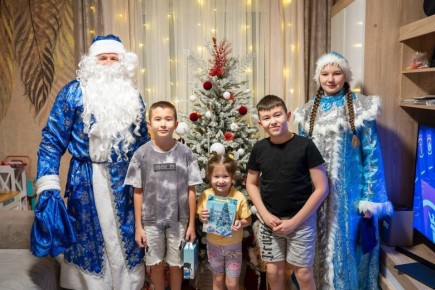 Более 2000 детей округа получили новогодние подарки от Деда Мороза «Единой России»