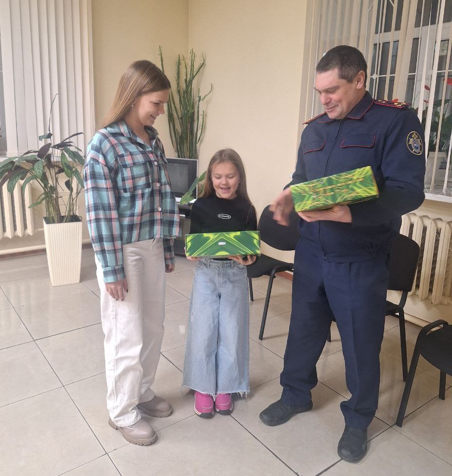 В Новогодние праздники представитель регионального следственного управления СК России навестил семью офицера В Новогодние праздники представитель регионального следственного управления СК России навестил семью офицера