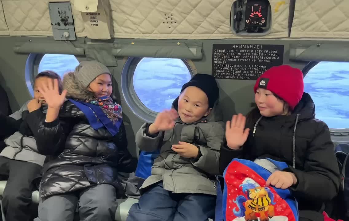 Первый «школьный» вертолёт отправился в Коткино, Нижнюю Пёшу, Индигу и Нельмин Нос