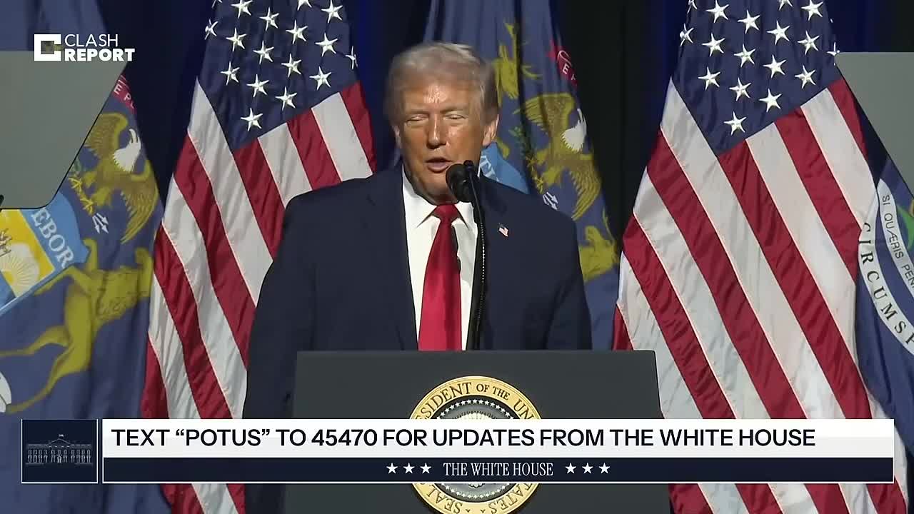 Появилось новое видео со странным поведением Трампа — глава Белого дома стал рычать