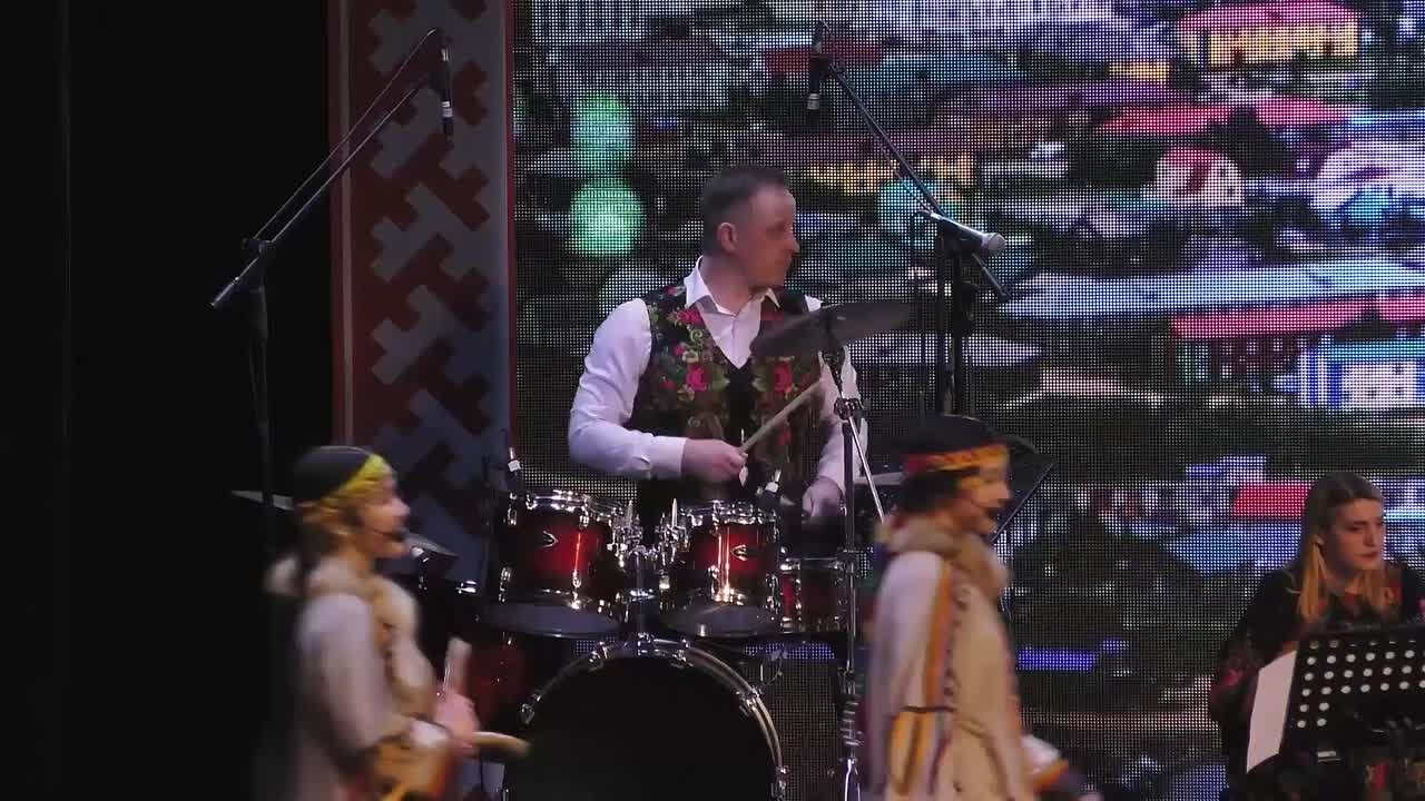 Ирина Гехт: В конце прошлого года вместе с Русским географическим обществом мы объявили о старте очень доброго музыкального флешмоба «Одна песня на все времена»