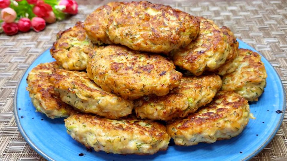 Летний праздник на вашей кухне: вкуснейшие котлеты из кабачков за 10 минут
