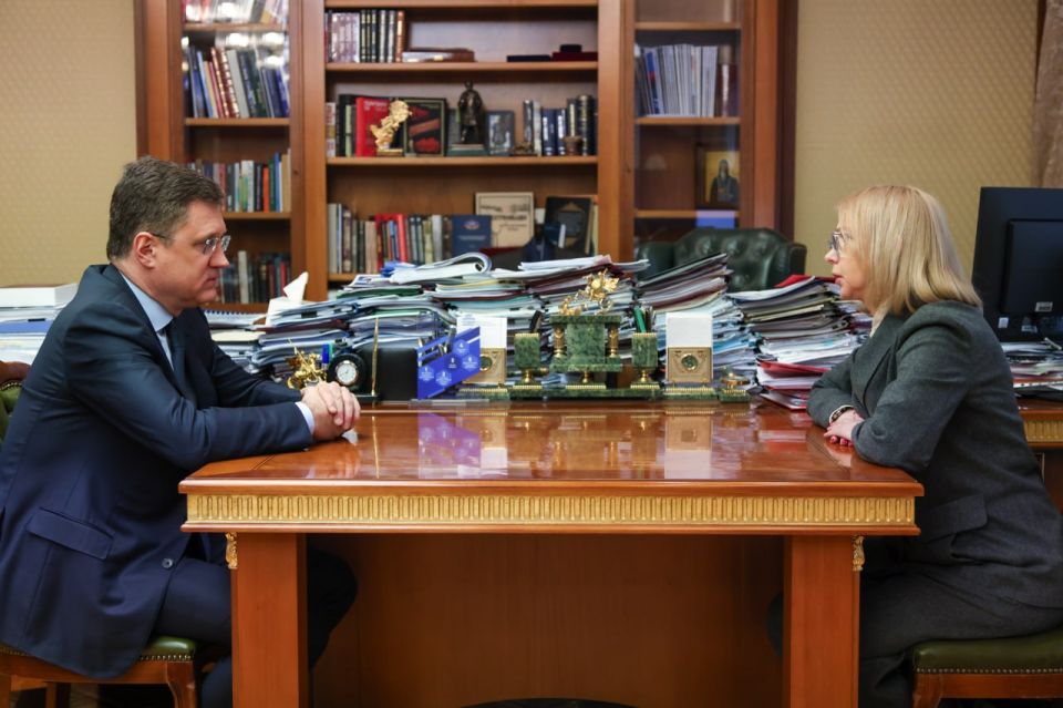 Александр Новак провел встречу с губернатором Ненецкого автономного округа Ириной Гехт