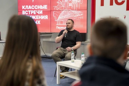 В НАО прошла «Классная встреча» с ветераном СВО Николаем Шевелёвым