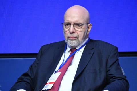 Дмитрий Саймс: Почему всё меньше верят Трампу