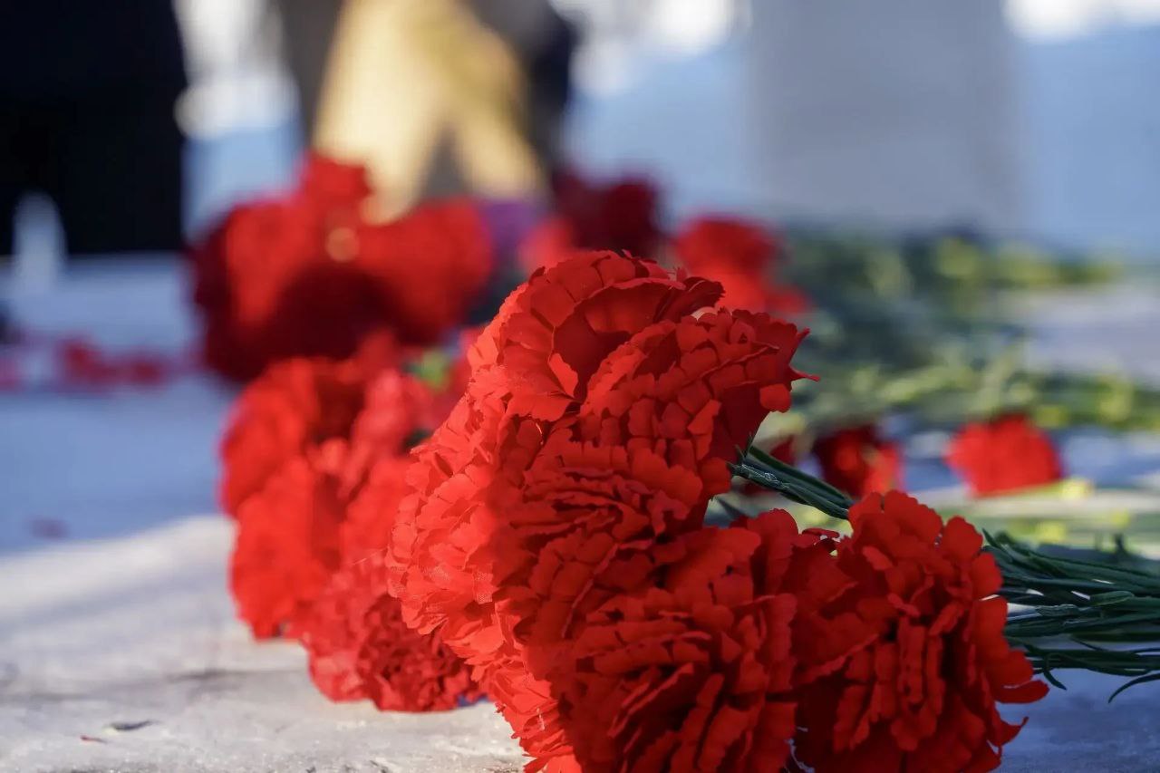 Ирина Гехт: В День защитника Отечества возложили цветы к памятнику Ветеранам боевых действий, участникам локальных войн и вооруженных конфликтов Ирина Гехт: В День защитника Отечества возложили цветы к памятнику Ветеранам боевых действий, участникам локальных войн и вооруженных конфликтов