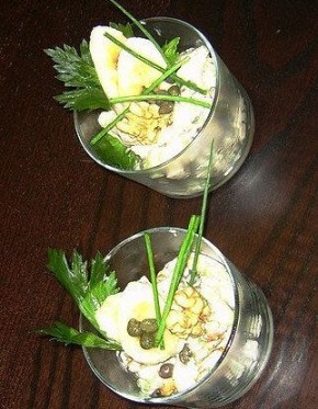 Необычный салат: банан, сельдерей и козий сыр в одном блюде