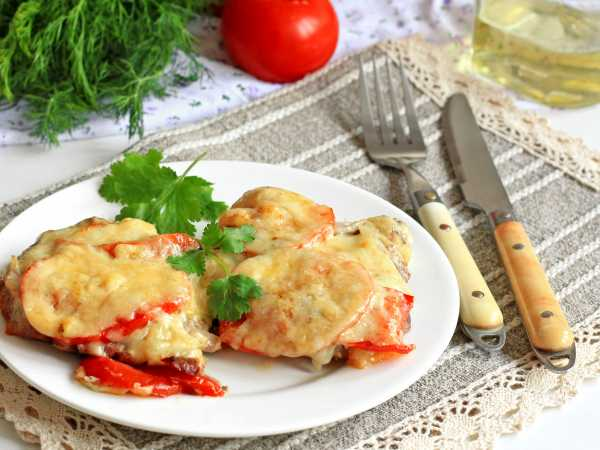 Мясо по-французски с луком и сыром
