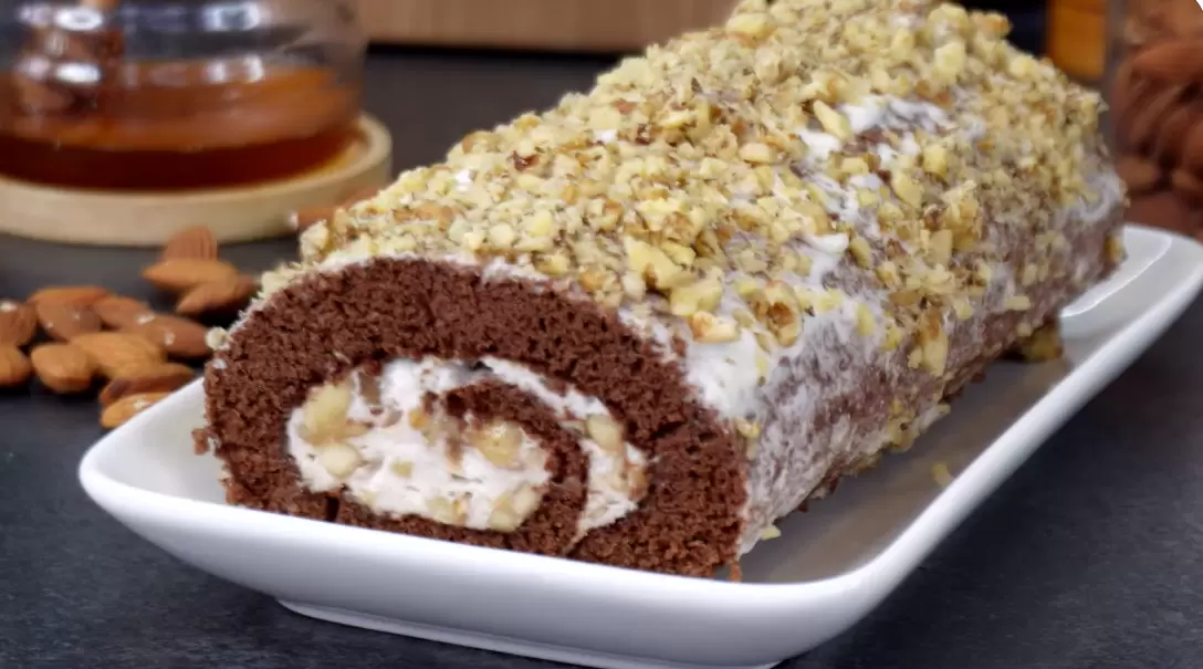 Шоколадный рулет, который не ломается и готовится за 10 минут