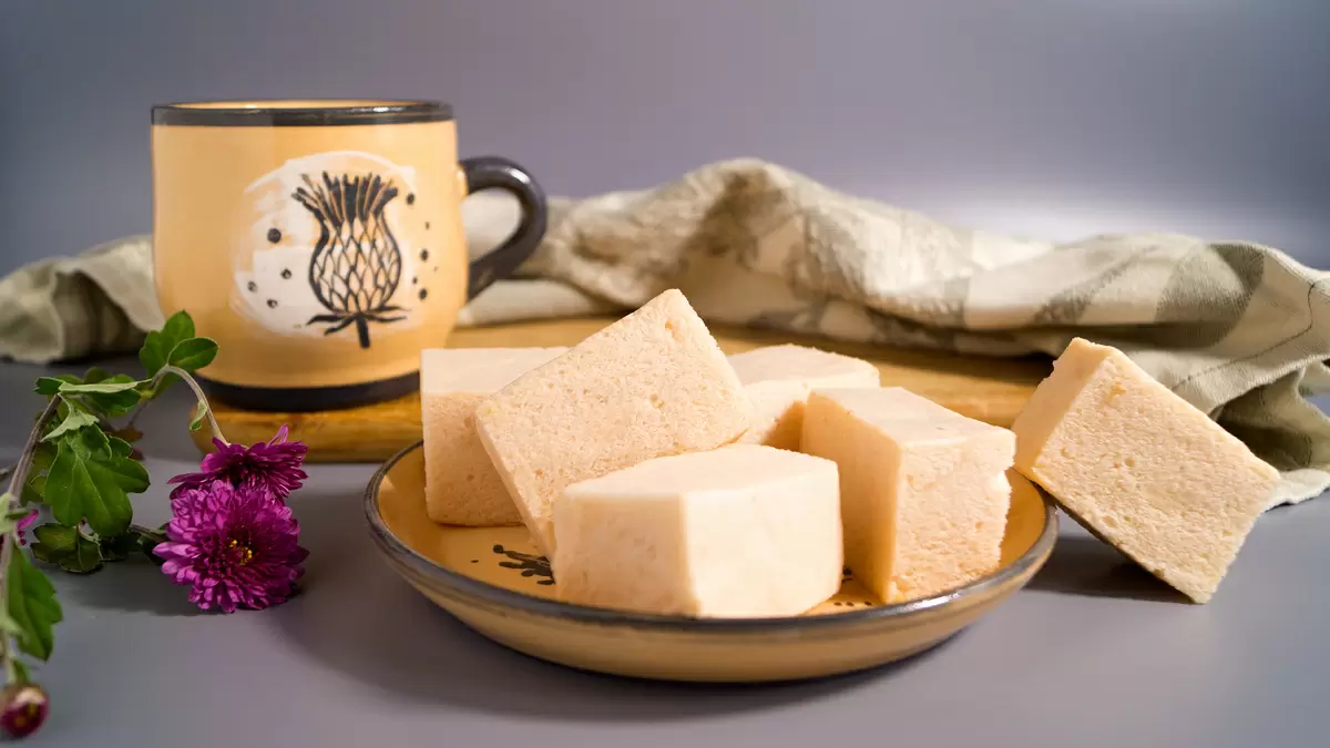 Пухкий и сладкий: рецепт яблочного зефира без сахара с двумя ингредиентами