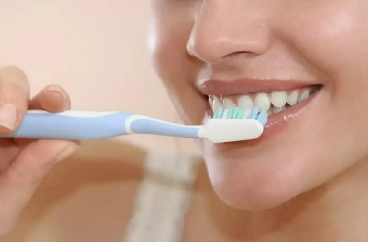 Ошибки, которые портят вашу улыбку: как избежать неприятностей при чистке зубов