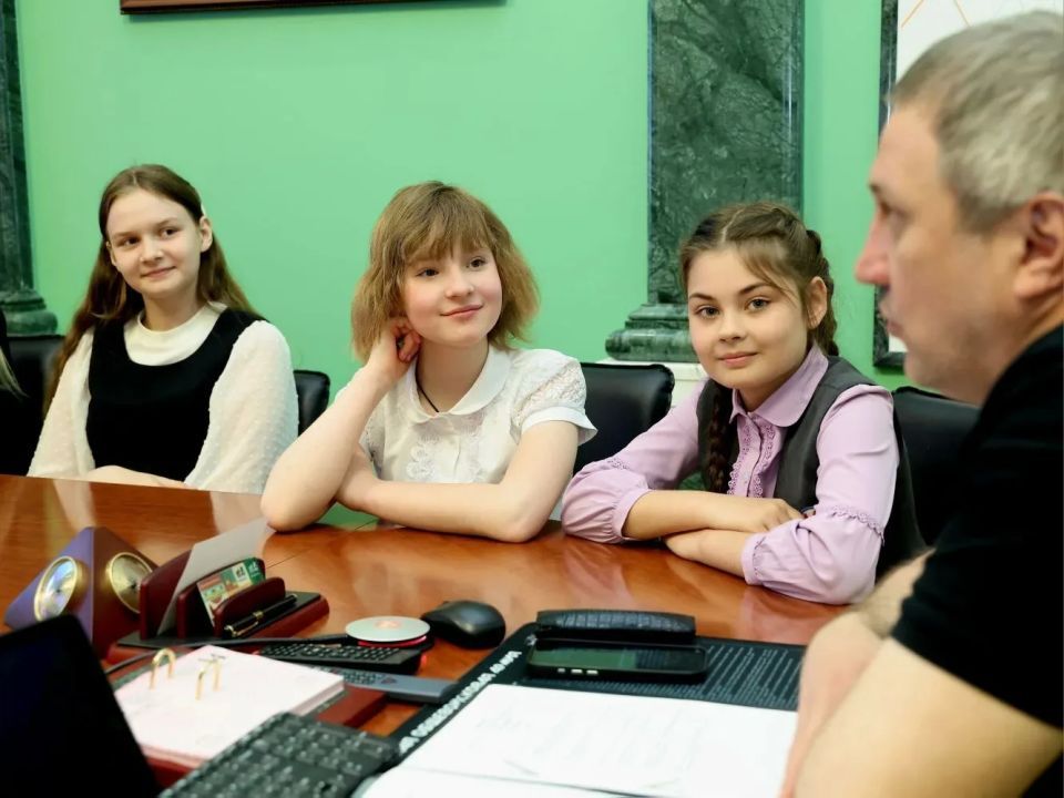 вдохновляющая встреча: как юные блогеры задавали серьезные вопросы Ивану Носкову вдохновляющая встреча: как юные блогеры задавали серьезные вопросы Ивану Носкову