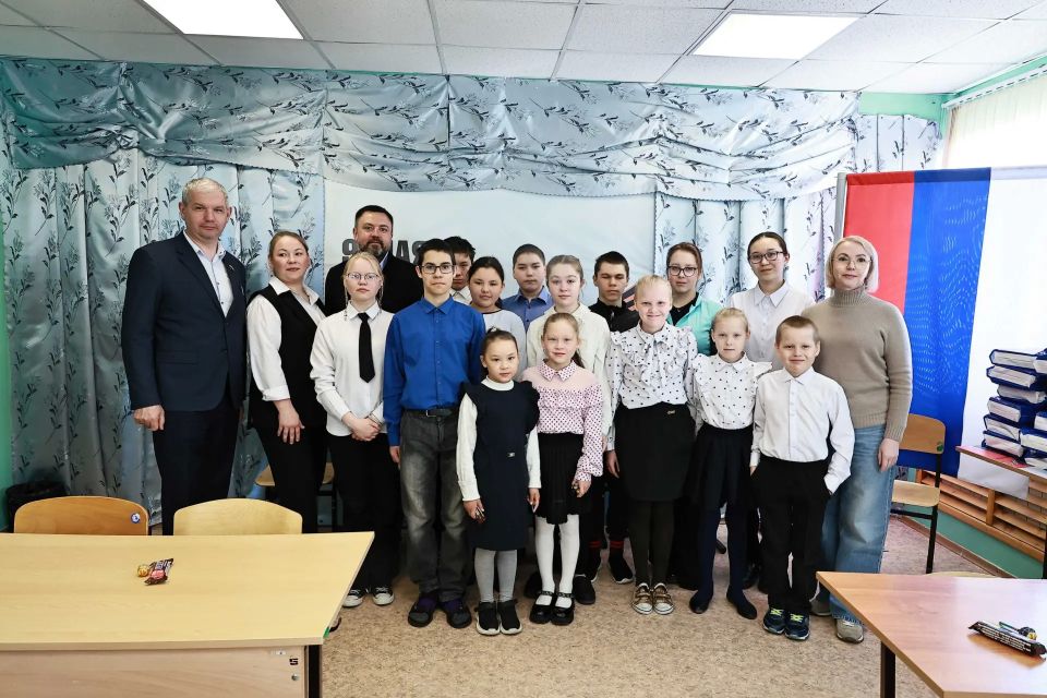 Для школьников Амдермы прошёл «Урок цифры»