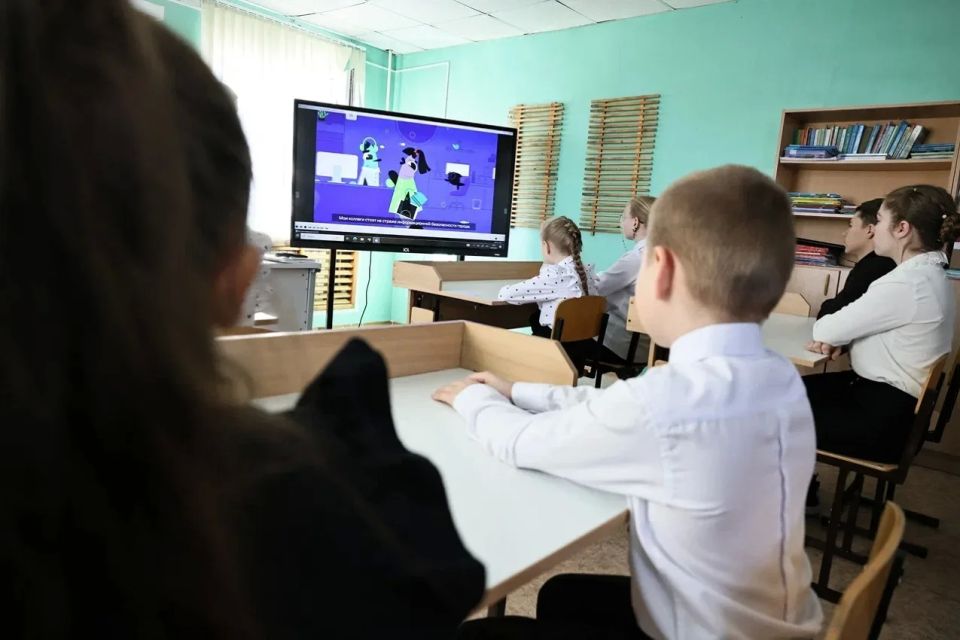 Для школьников Амдермы прошёл «Урок цифры» Для школьников Амдермы прошёл «Урок цифры»
