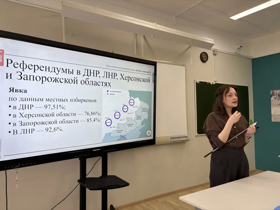 «Я хочу голосовать!».. Цикл уроков под таким названием проходит в старших классах городских школ и учебных заведений поселка Искателей. О выборах доступным и понятным языков рассказывает преподаватель Ненецкого...