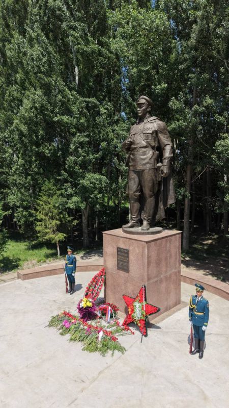 Памятник Панфилову. В Киргизии отреставрировали известный монумент