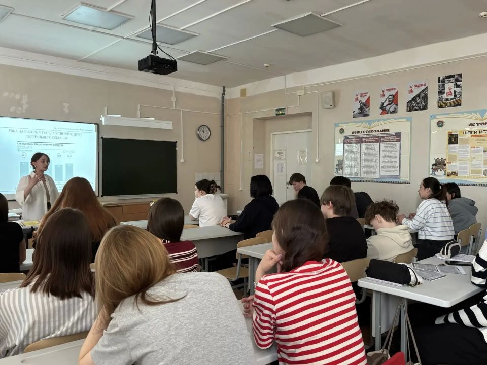 «Я хочу голосовать!».. Цикл уроков под таким названием проходит в старших классах городских школ и учебных заведений поселка Искателей. О выборах доступным и понятным языков рассказывает преподаватель Ненецкого... «Я хочу голосовать!».. Цикл уроков под таким названием проходит в старших классах городских школ и учебных заведений поселка Искателей. О выборах доступным и понятным языков рассказывает преподаватель Ненецкого...