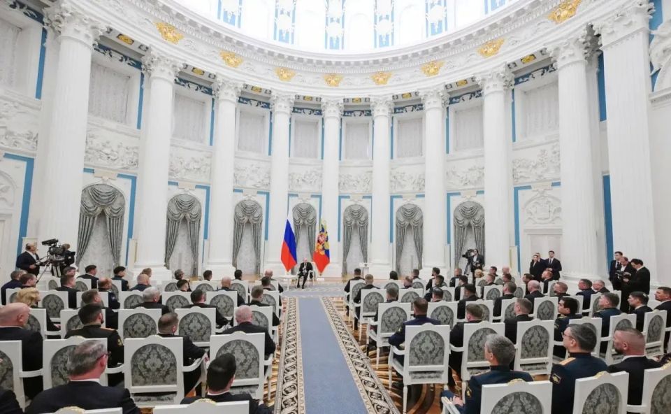Владимир Путин встретился с выпускниками программы «Время героев», аналог которой реализуется в НАО Владимир Путин встретился с выпускниками программы «Время героев», аналог которой реализуется в НАО
