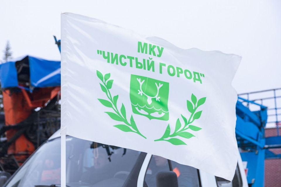В Нарьян-Маре стартовали работы по подготовке газонов к летнему сезону