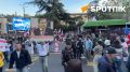 В Грузии сторонники оппозиции сумели перекрыть дорогу лишь через час после начала "масштабной" акции, сообщает