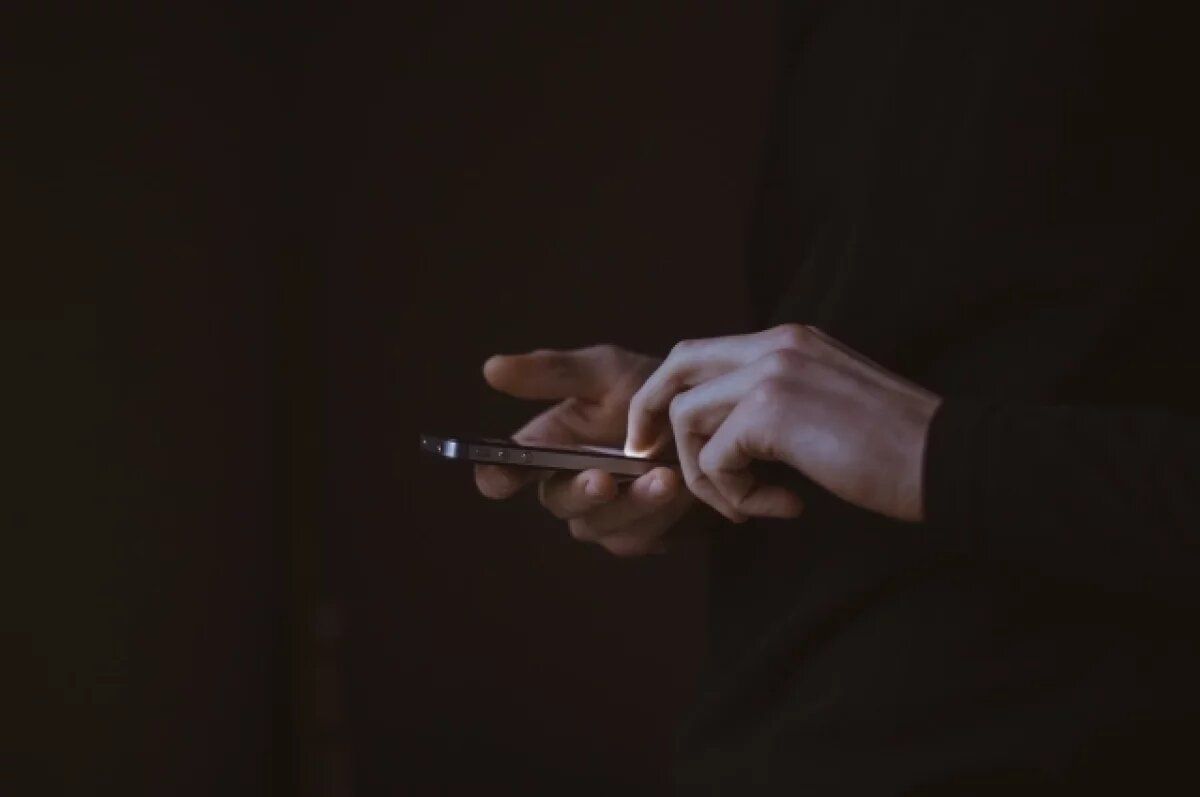 Как правильно дезинфицировать смартфон: советы ученого