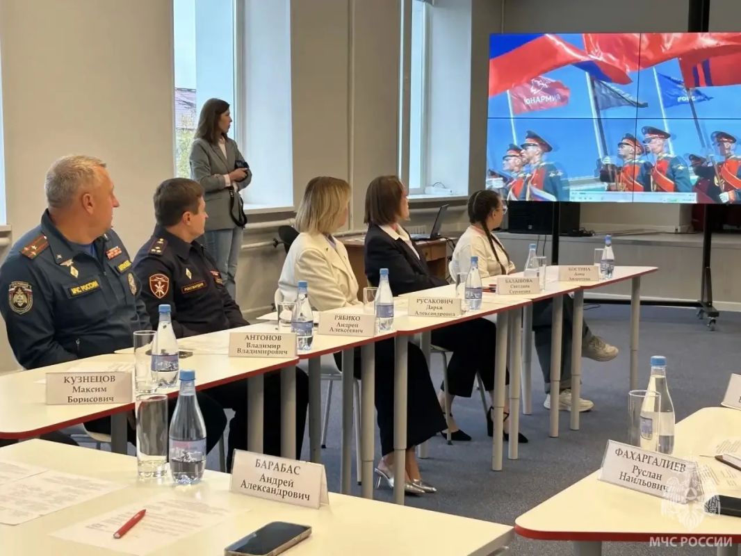 В Нарьян-Маре обсудили развитие «Движения первых» на новый учебный год В Нарьян-Маре обсудили развитие «Движения первых» на новый учебный год