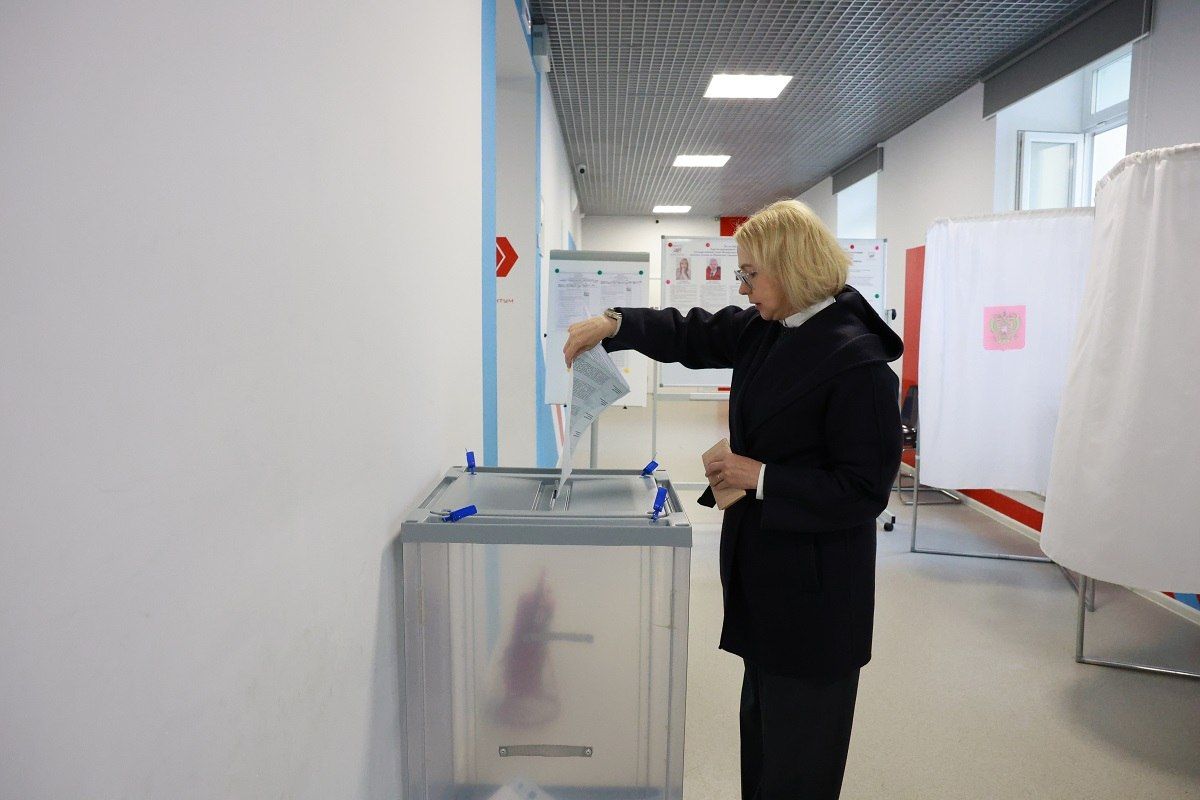 Губернатор НАО Ирина Гехт проголосовала на выборах депутатов Госдумы Губернатор НАО Ирина Гехт проголосовала на выборах депутатов Госдумы