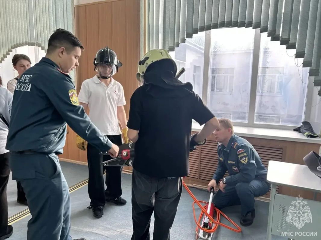 Будущие спасатели. На базе Ненецкого аграрно-экономического техникума развернулась масштабная площадка Единой модели профориентации «Билет в будущее» Будущие спасатели. На базе Ненецкого аграрно-экономического техникума развернулась масштабная площадка Единой модели профориентации «Билет в будущее»