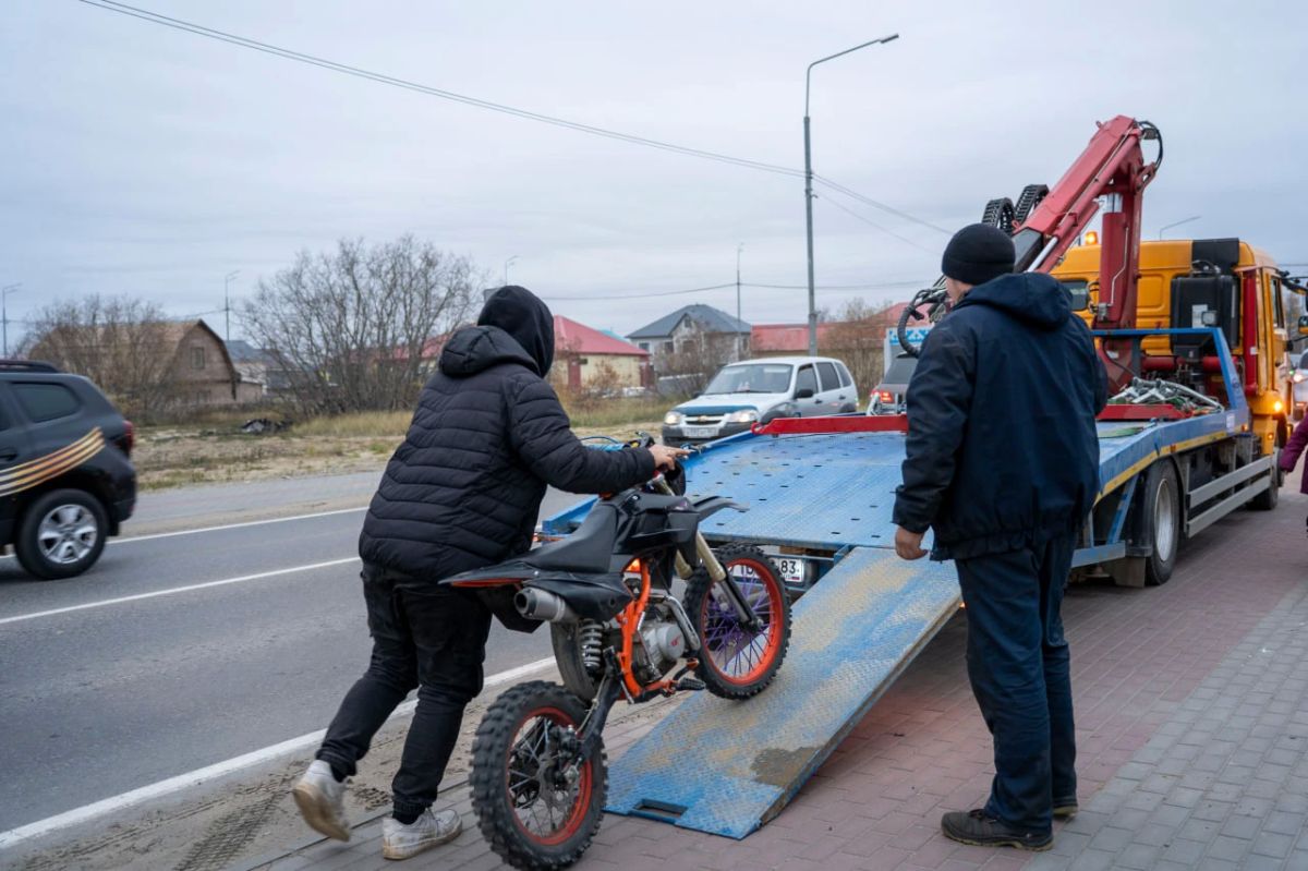 В Нарьян-Маре две 15-летние питбайкерши устроили погоню с ДПС В Нарьян-Маре две 15-летние питбайкерши устроили погоню с ДПС