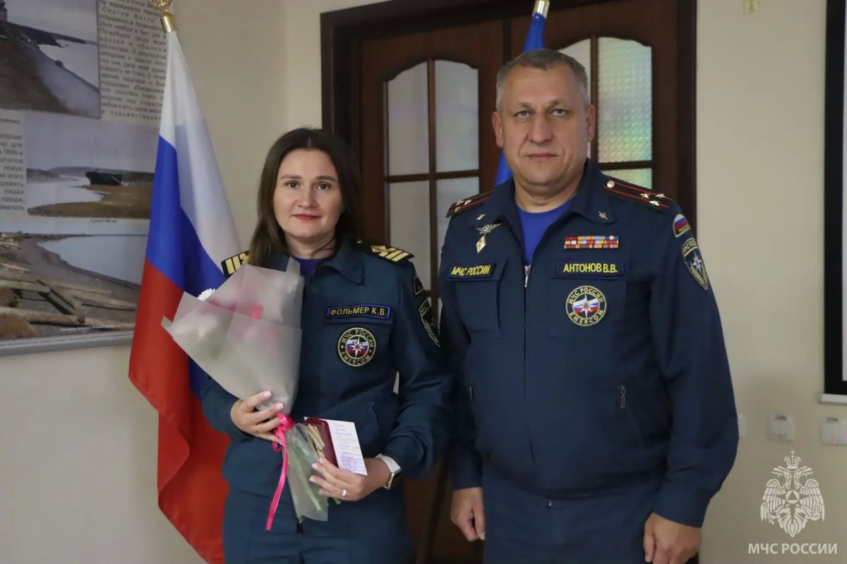 На страже безопасности. В преддверии профессионального праздника – Дня гражданской обороны – в Главном управлении МЧС России по НАО чествовали тех, кто ежедневно стоит на страже нашей безопасности На страже безопасности. В преддверии профессионального праздника – Дня гражданской обороны – в Главном управлении МЧС России по НАО чествовали тех, кто ежедневно стоит на страже нашей безопасности