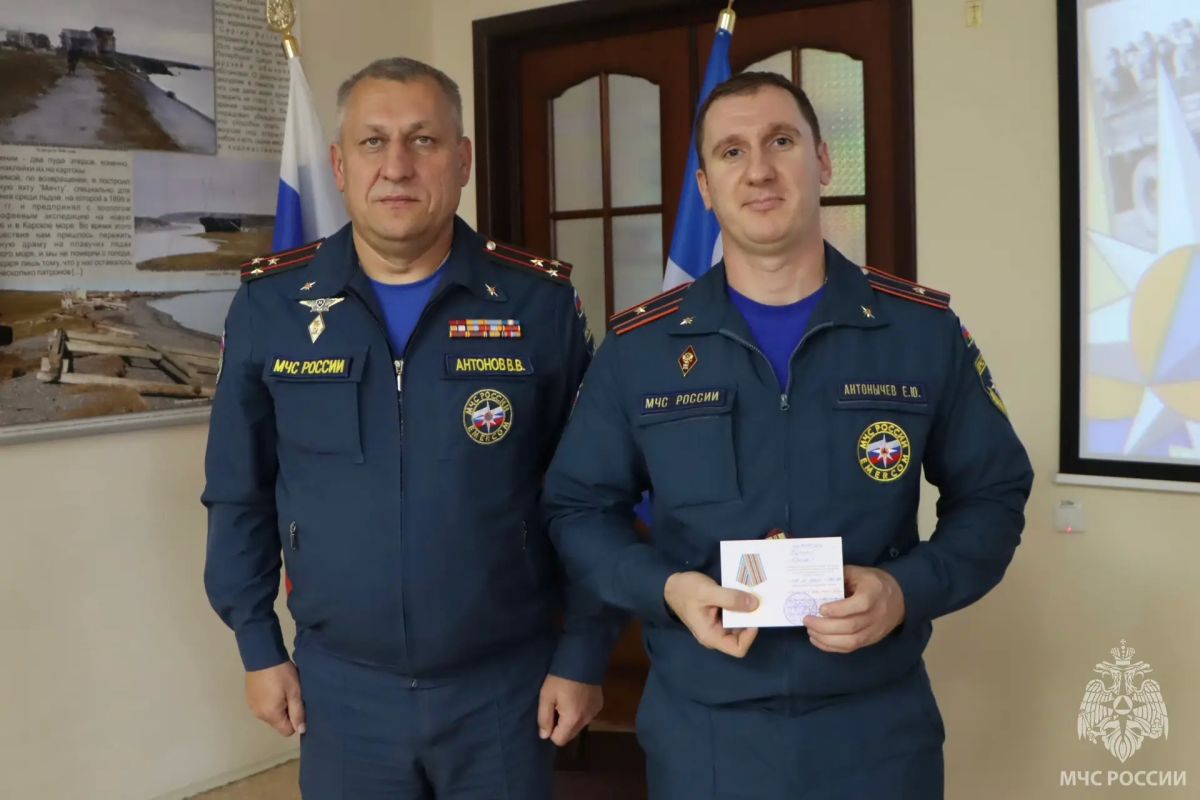 На страже безопасности. В преддверии профессионального праздника – Дня гражданской обороны – в Главном управлении МЧС России по НАО чествовали тех, кто ежедневно стоит на страже нашей безопасности На страже безопасности. В преддверии профессионального праздника – Дня гражданской обороны – в Главном управлении МЧС России по НАО чествовали тех, кто ежедневно стоит на страже нашей безопасности