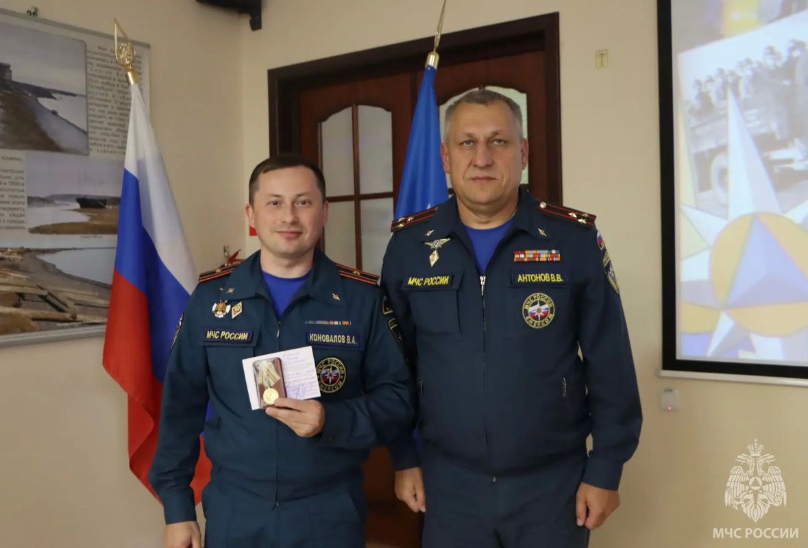На страже безопасности. В преддверии профессионального праздника – Дня гражданской обороны – в Главном управлении МЧС России по НАО чествовали тех, кто ежедневно стоит на страже нашей безопасности На страже безопасности. В преддверии профессионального праздника – Дня гражданской обороны – в Главном управлении МЧС России по НАО чествовали тех, кто ежедневно стоит на страже нашей безопасности