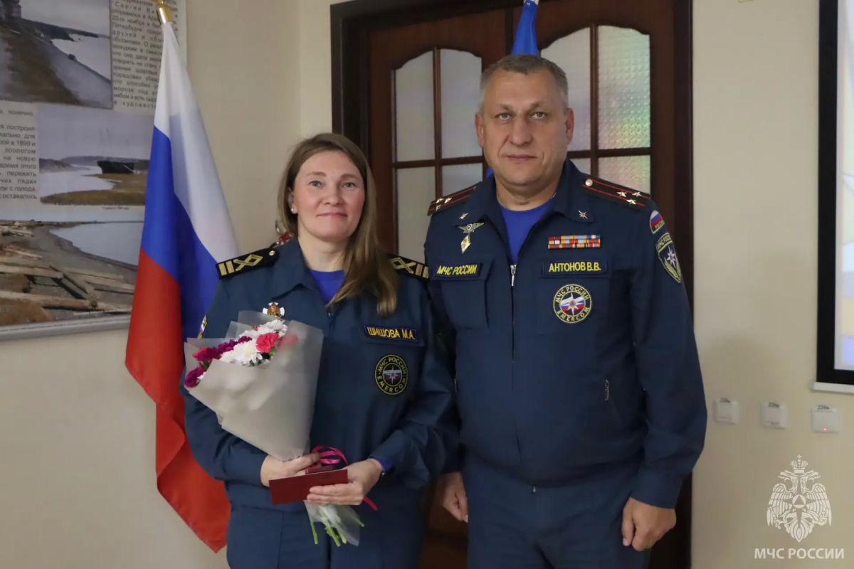 На страже безопасности. В преддверии профессионального праздника – Дня гражданской обороны – в Главном управлении МЧС России по НАО чествовали тех, кто ежедневно стоит на страже нашей безопасности На страже безопасности. В преддверии профессионального праздника – Дня гражданской обороны – в Главном управлении МЧС России по НАО чествовали тех, кто ежедневно стоит на страже нашей безопасности