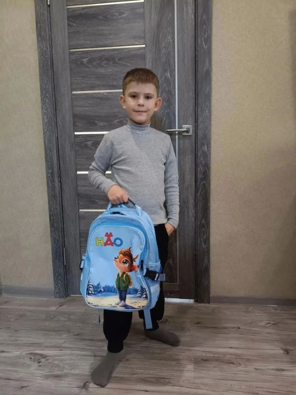 Ирина Гехт: 300 рюкзаков с канцелярскими принадлежностями из Ненецкого автономного округа добрались до Каменки-Днепровской Ирина Гехт: 300 рюкзаков с канцелярскими принадлежностями из Ненецкого автономного округа добрались до Каменки-Днепровской
