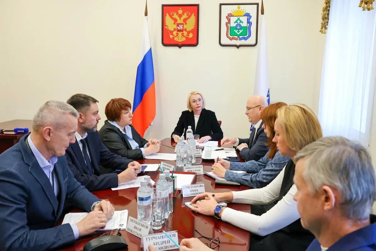 Власти НАО предложили Почте России организовать дополнительные рейсы на восток и запад округа
